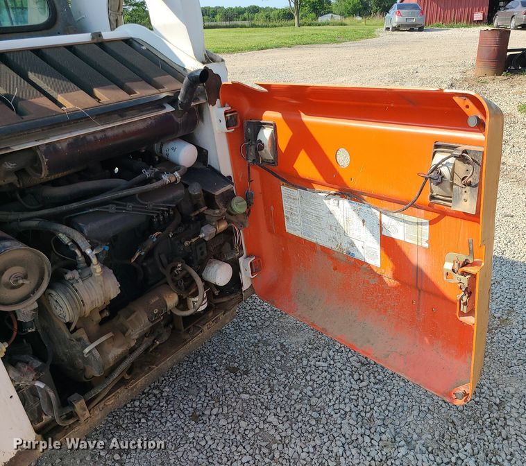 image for item LE9225 2001 Bobcat 773  skid steer loader