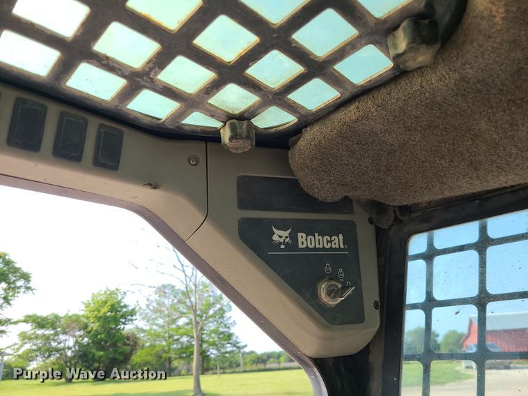 image for item LE9225 2001 Bobcat 773  skid steer loader