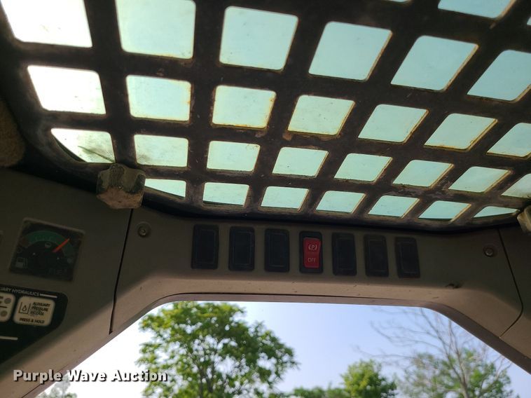 image for item LE9225 2001 Bobcat 773  skid steer loader