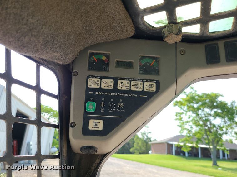 image for item LE9225 2001 Bobcat 773  skid steer loader