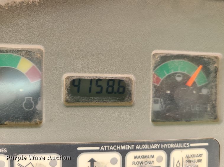 image for item LE9225 2001 Bobcat 773  skid steer loader