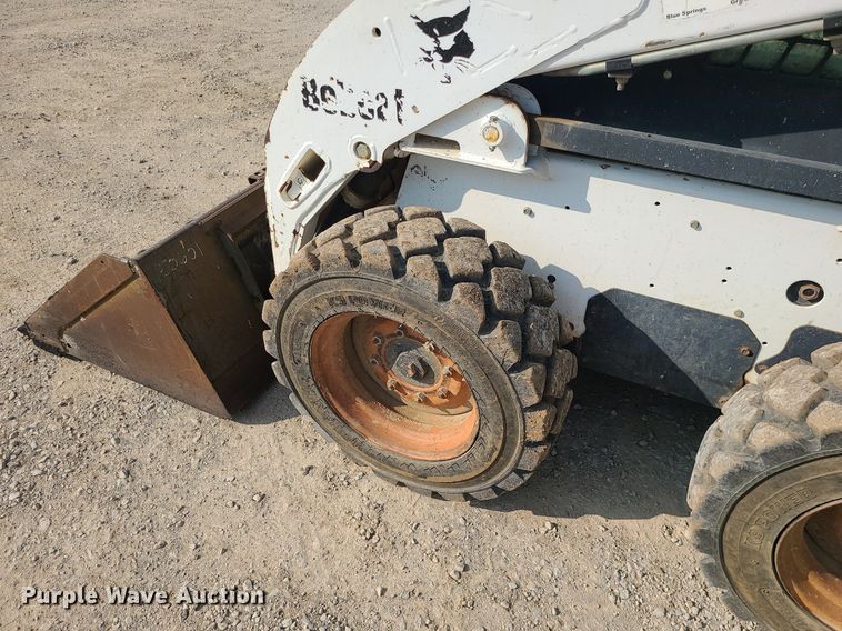 image for item LE9225 2001 Bobcat 773  skid steer loader