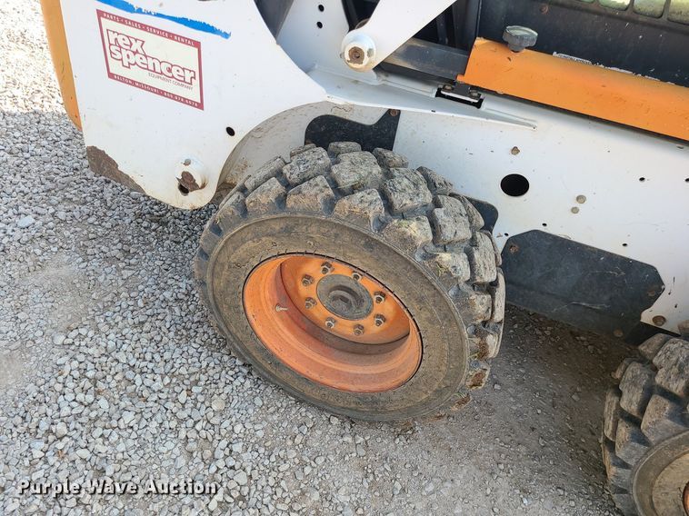 image for item LE9225 2001 Bobcat 773  skid steer loader