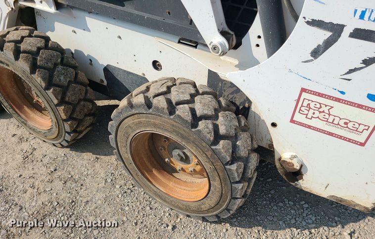 image for item LE9225 2001 Bobcat 773  skid steer loader
