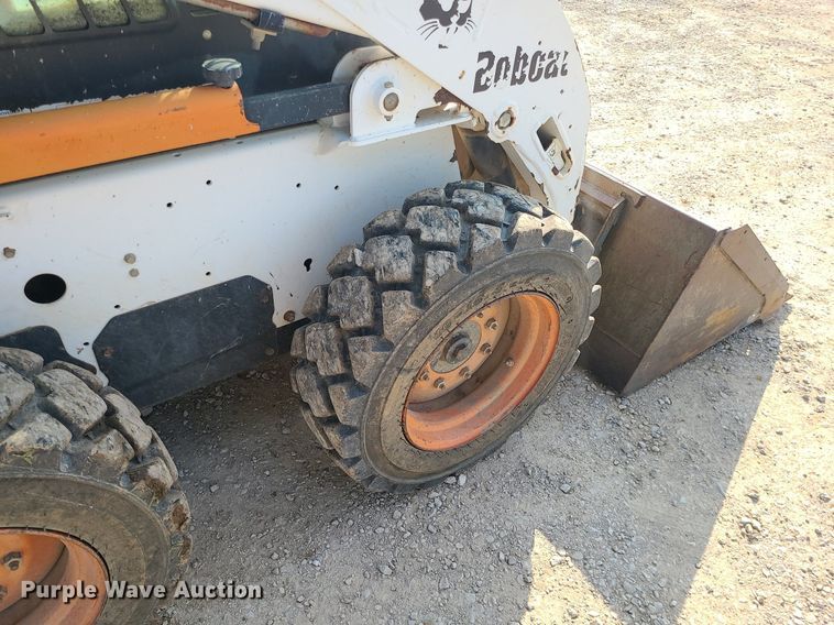 image for item LE9225 2001 Bobcat 773  skid steer loader