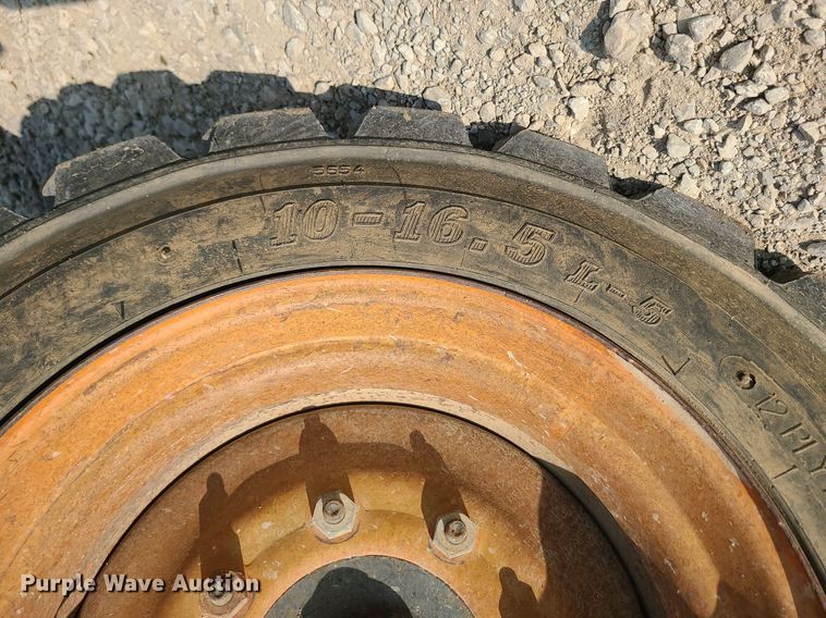 image for item LE9225 2001 Bobcat 773  skid steer loader