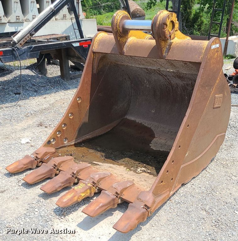 image for item LE9239 Caterpillar 330  excavator bucket