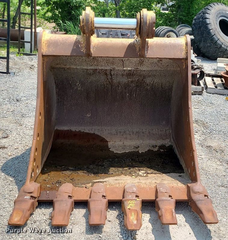 image for item LE9239 Caterpillar 330  excavator bucket