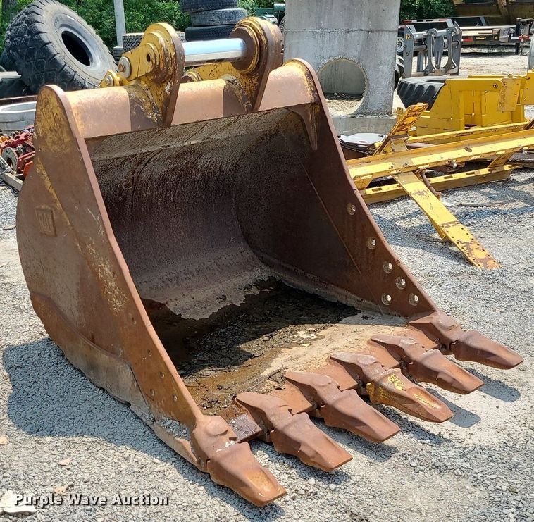 image for item LE9239 Caterpillar 330  excavator bucket