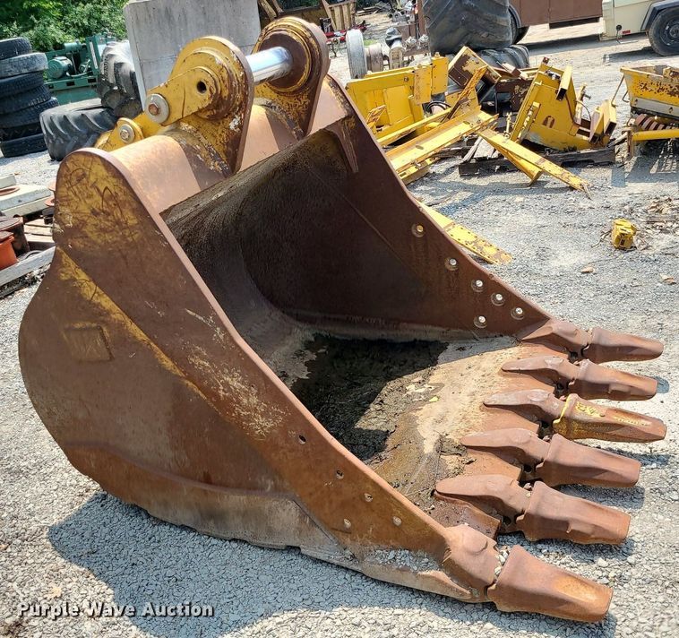 image for item LE9239 Caterpillar 330  excavator bucket