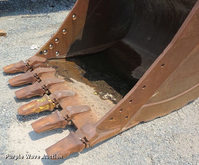 image for item LE9239 Caterpillar 330  excavator bucket