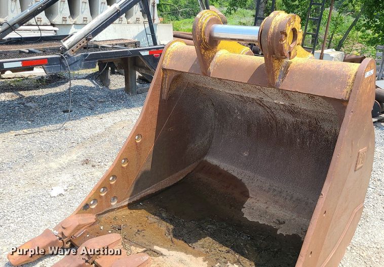 image for item LE9239 Caterpillar 330  excavator bucket