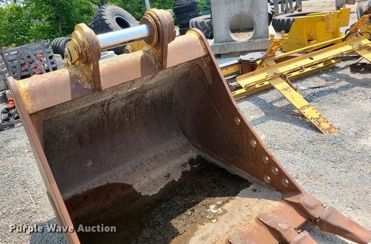 image for item LE9239 Caterpillar 330  excavator bucket
