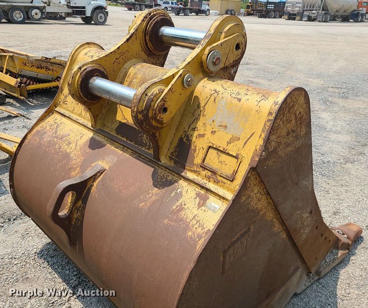 image for item LE9239 Caterpillar 330  excavator bucket