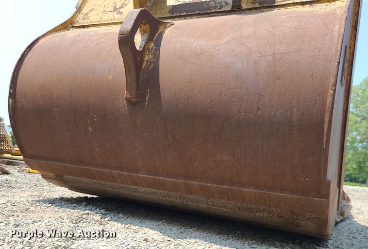 image for item LE9239 Caterpillar 330  excavator bucket