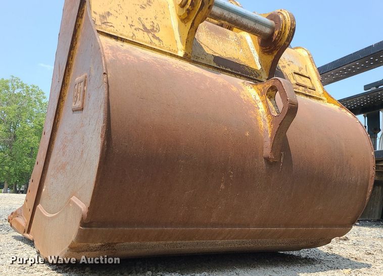 image for item LE9239 Caterpillar 330  excavator bucket