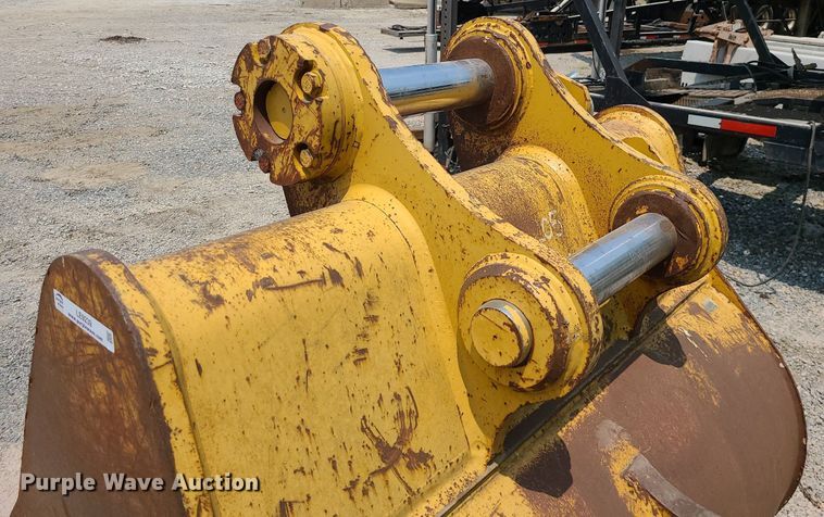 image for item LE9239 Caterpillar 330  excavator bucket