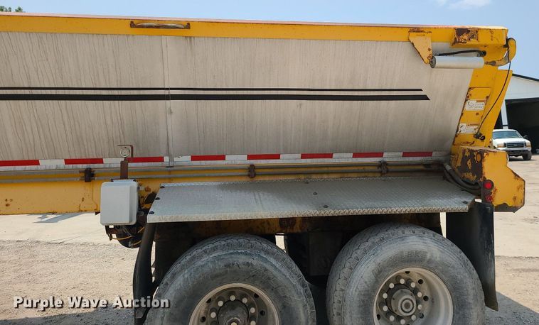 image for item LE9243 2008 Trail King Olb 236  live bottom trailer