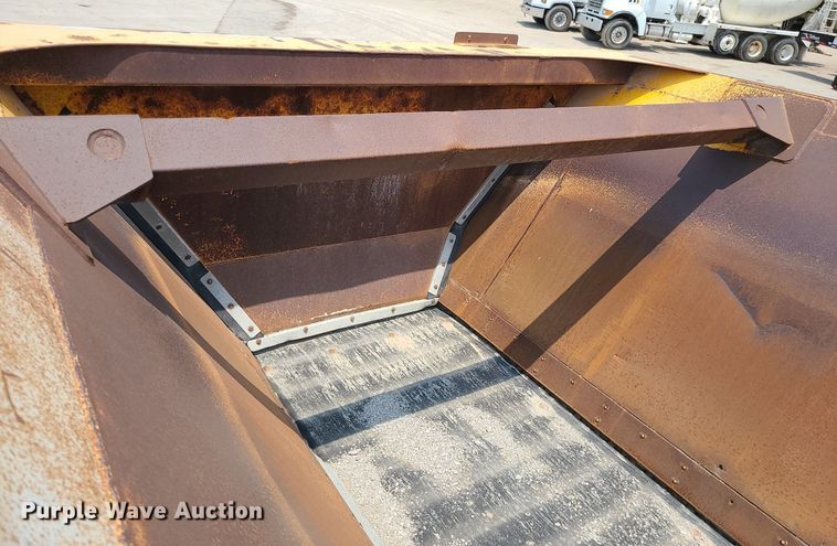 image for item LE9243 2008 Trail King Olb 236  live bottom trailer