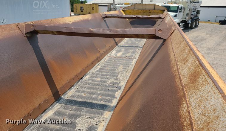 image for item LE9243 2008 Trail King Olb 236  live bottom trailer