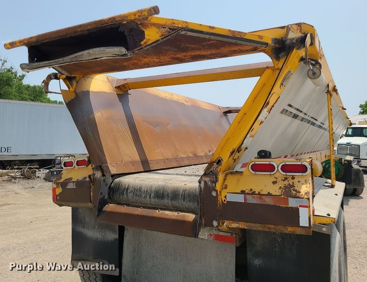 image for item LE9243 2008 Trail King Olb 236  live bottom trailer