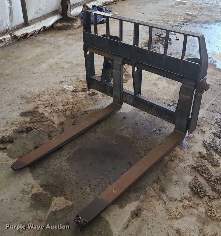 image for item LE9273 Bradco  47"L forks