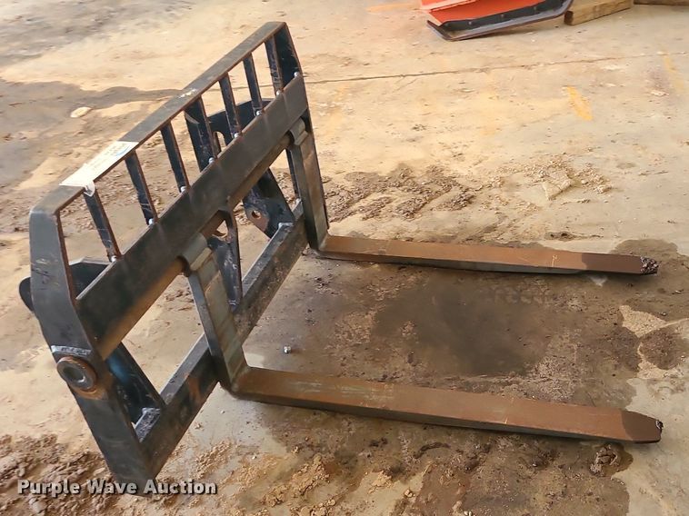 image for item LE9273 Bradco  47"L forks