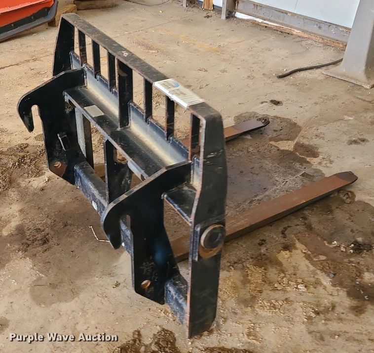 image for item LE9273 Bradco  47"L forks