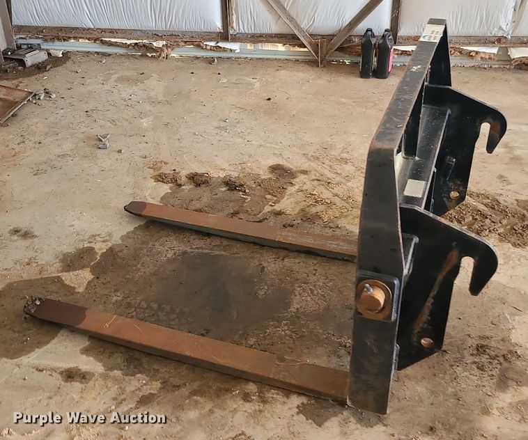 image for item LE9273 Bradco  47"L forks