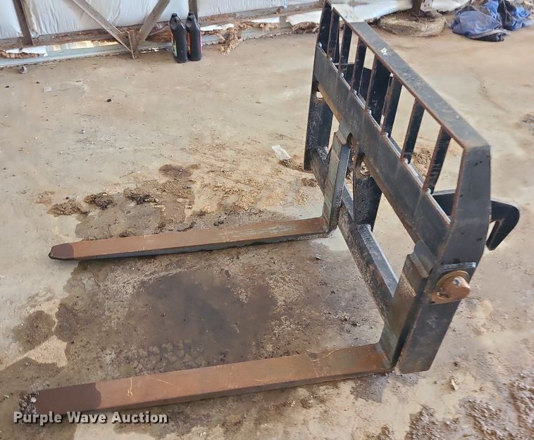 image for item LE9273 Bradco  47"L forks