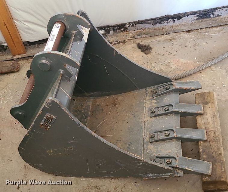 image for item LE9282 Wacker Neuson  20"W excavator bucket