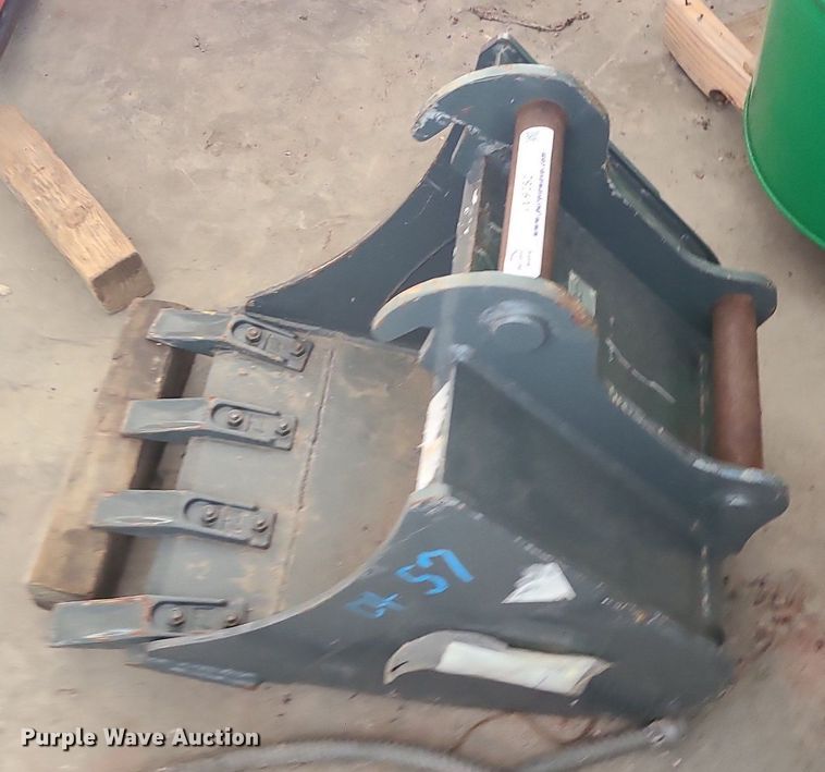 image for item LE9282 Wacker Neuson  20"W excavator bucket