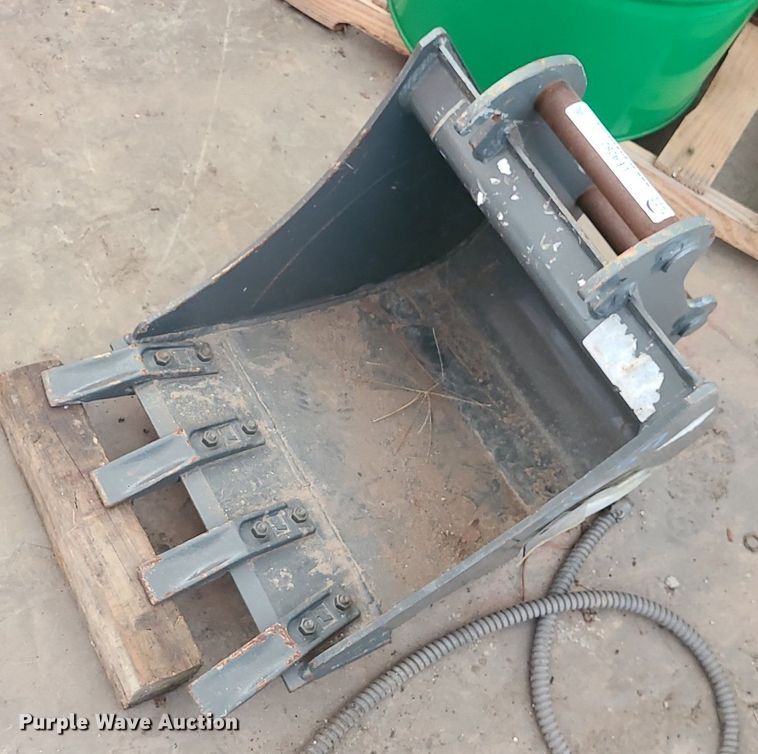 image for item LE9282 Wacker Neuson  20"W excavator bucket