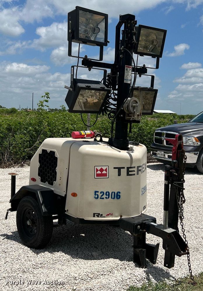 image for item LF9289 2017 Terex RL4  light plant