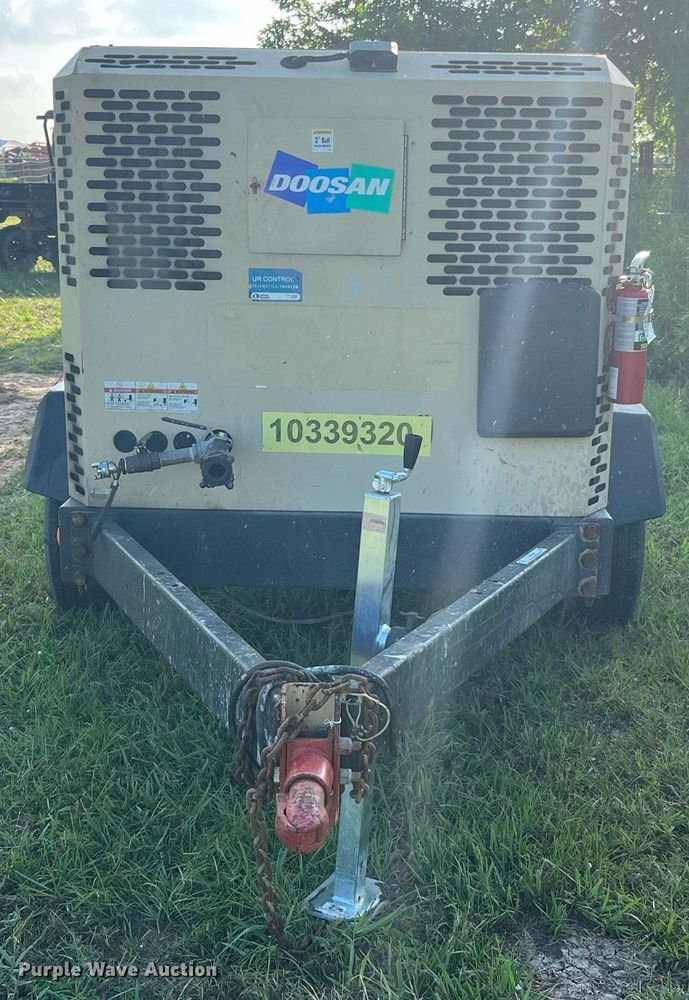 image for item LF9299 2015 Doosan P425/HP375WCU-T4I  air compressor