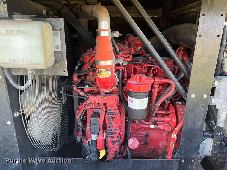 image for item LF9299 2015 Doosan P425/HP375WCU-T4I  air compressor