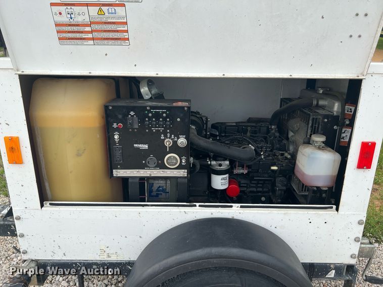 image for item LF9314 Generac Magnum  light plant