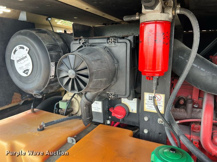 image for item LF9315 2014 Doosan P425/HP275WCU-141  air compressor