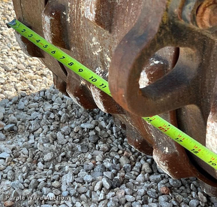 image for item LF9320 2017 Bomag BMP8500  trench compactor