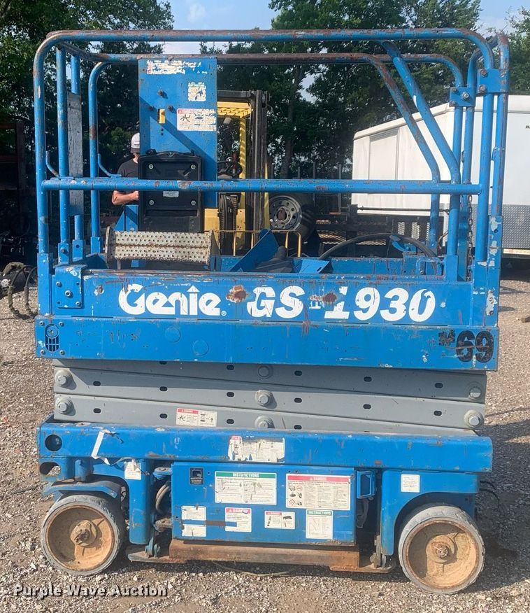 image for item LH9683 Genie GS-1930  scissor lift