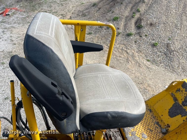 image for item LJ9627 2000 Cedarapids CR451  paver