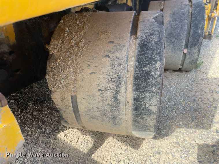 image for item LJ9627 2000 Cedarapids CR451  paver