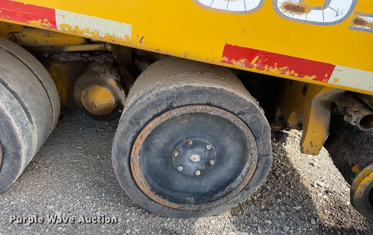 image for item LJ9627 2000 Cedarapids CR451  paver