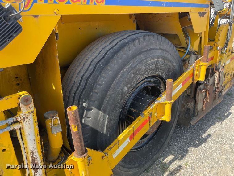 image for item LJ9627 2000 Cedarapids CR451  paver