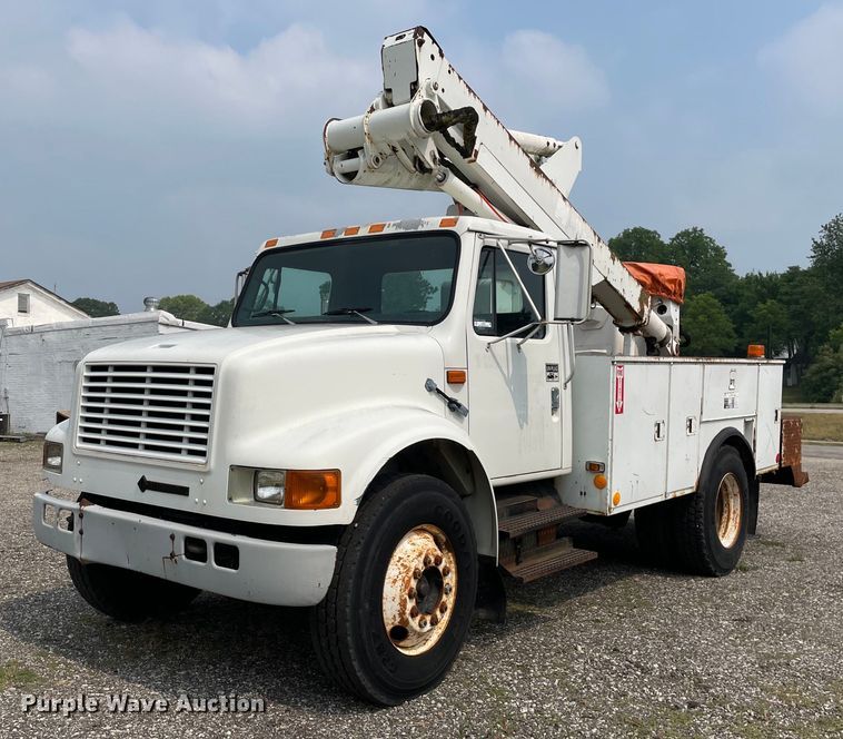 image for item LJ9762 1993 International 4700  bucket truck