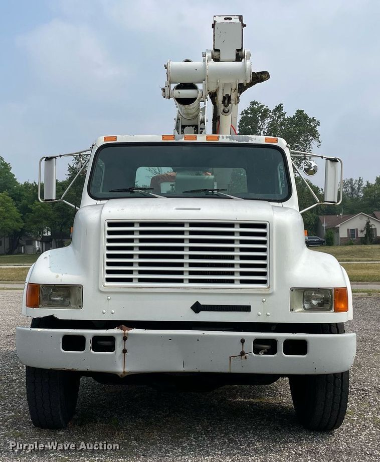 image for item LJ9762 1993 International 4700  bucket truck