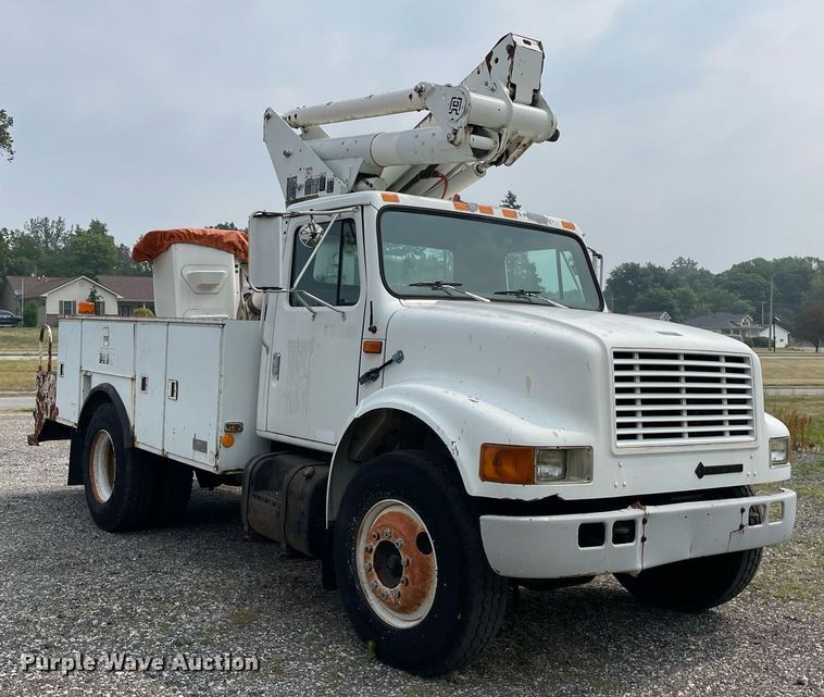 image for item LJ9762 1993 International 4700  bucket truck