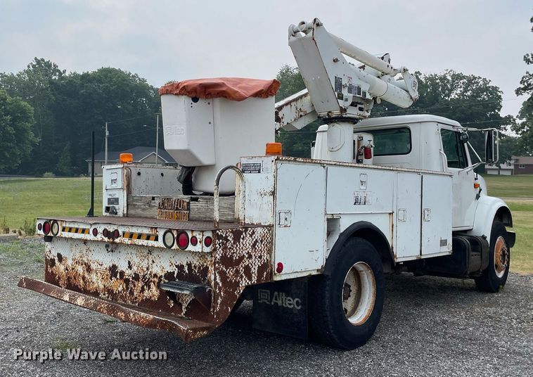 image for item LJ9762 1993 International 4700  bucket truck