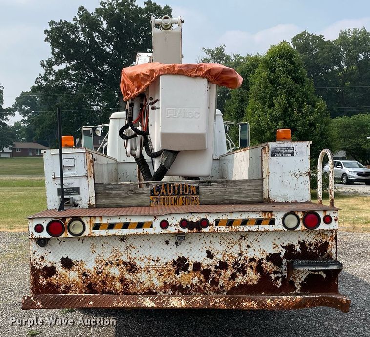 image for item LJ9762 1993 International 4700  bucket truck