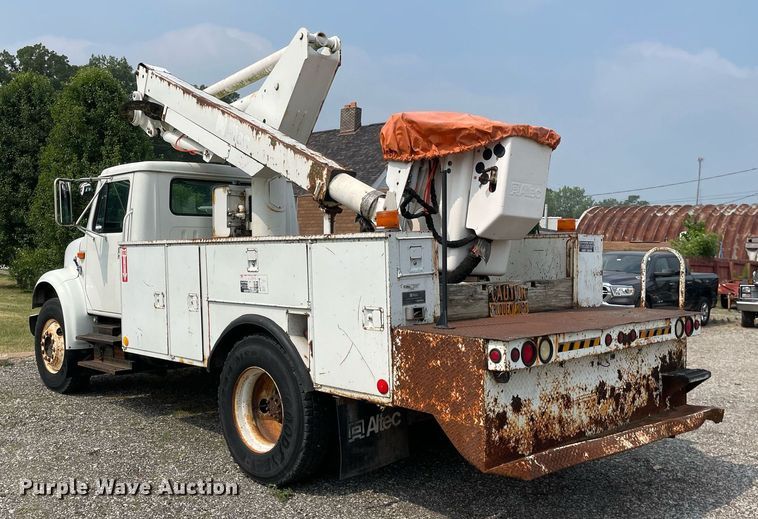 image for item LJ9762 1993 International 4700  bucket truck